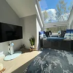 River Vista Retreat - Luxury Duplex - Views - Parking - Cycle Storage - Access Option