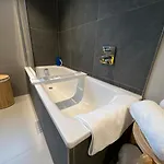 River Vista Retreat - Luxury Duplex - Views - Parking - Cycle Storage - Access Option Lägenhet *