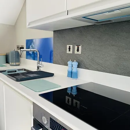 Apartment River Vista Retreat - Luxury Duplex - Views - Parking - Cycle Storage - Access Option *