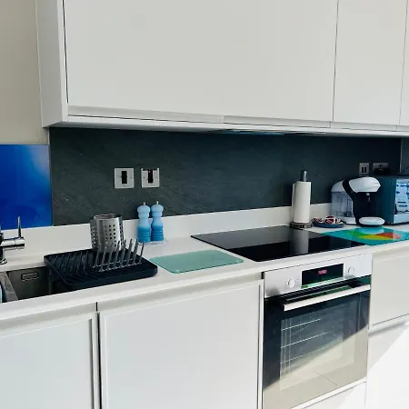 Apartment River Vista Retreat - Luxury Duplex - Views - Parking - Cycle Storage - Access Option *