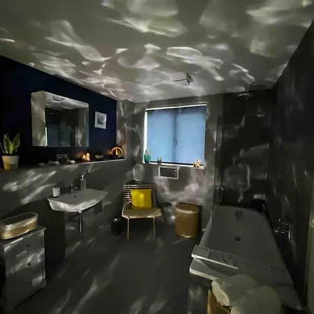 Apartamento River Vista Retreat - Luxury Duplex - Views - Parking - Cycle Storage - Access Option *