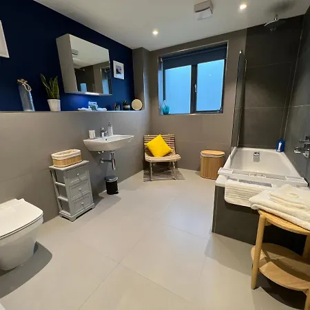 Apartamento River Vista Retreat - Luxury Duplex - Views - Parking - Cycle Storage - Access Option